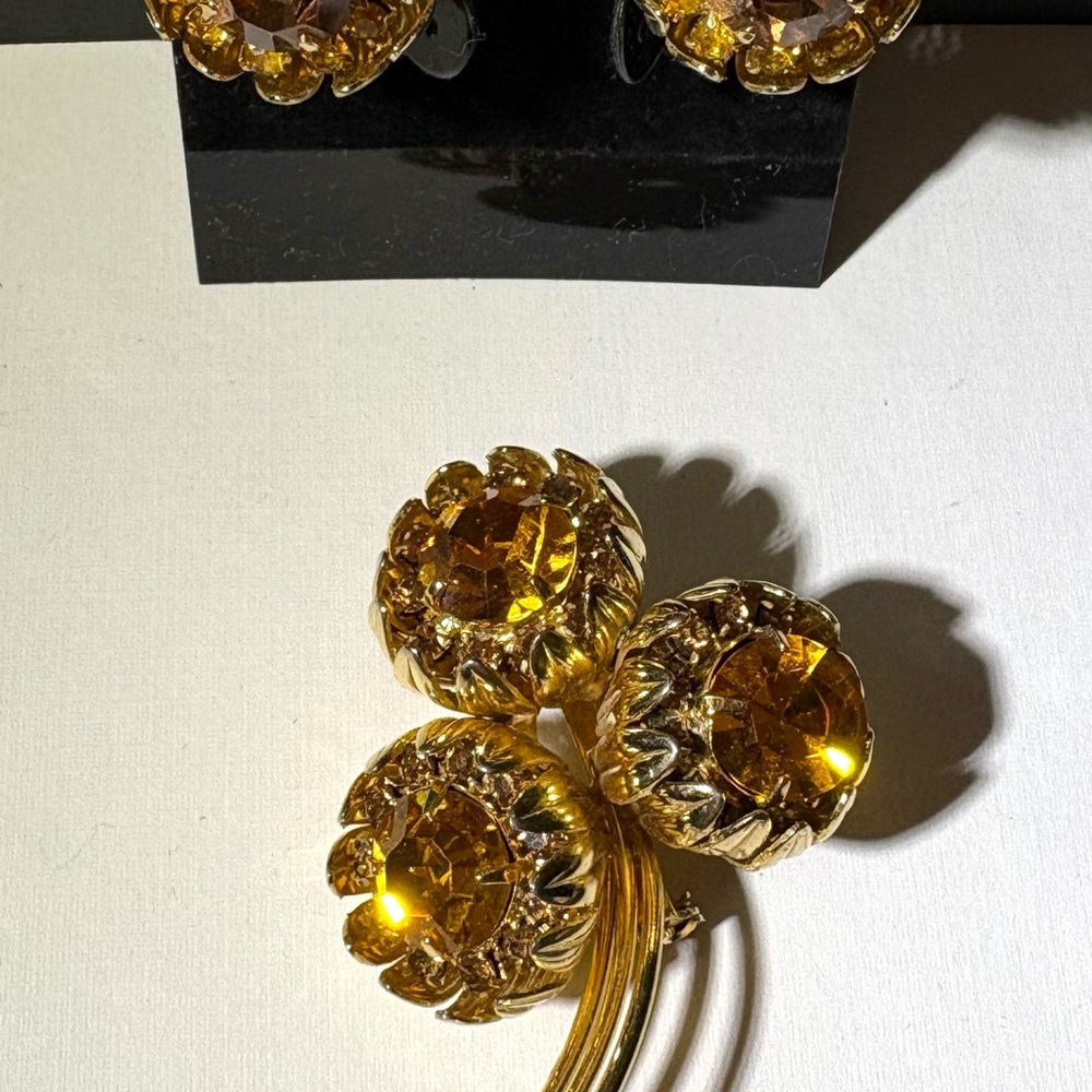 Vintage Gold tone Jewelry Set with faceted Amber color RS Accents